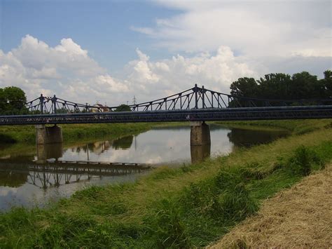Morava or velika morava (vĕl`ĭkä môr`ävä), river, 134 mi (216 km) long, formed at stalać, e serbia, by the junction of the zapadna morava and the južna morava.it flows n to the danube river. Fotogalerie Morava - řeka