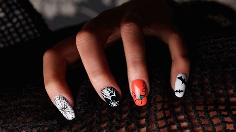 25 Halloween Nail Art Ideas Thatll Make You Feel Festive Uñas
