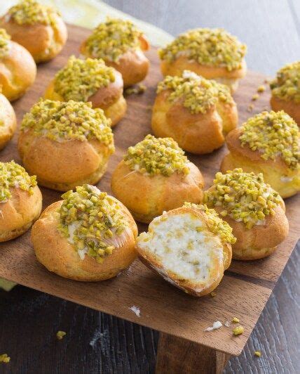 Maybe you would like to learn more about one of these? Bignè con crema di ricotta e pistacchi | Ricetta nel 2020 ...