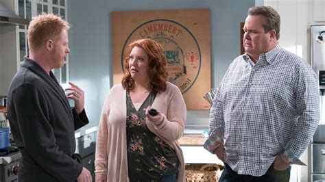 Meanwhile pameron lets cam in on a family secret that forces him to visit mitch's therapist to work through this new information. Modern Family (S10E11): A Moving Day Summary - Season 10 ...