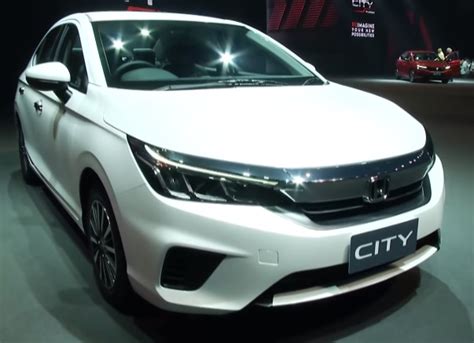 The 2020 honda city is yet to be launched in the global market. Honda City 2020 5th Generation Vs Existing City Difference ...