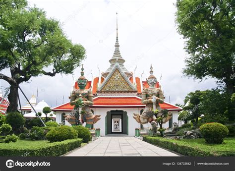 Wat Arun Temple Of Dawn Bangkok Thailand — Stock Photo © Donsimon