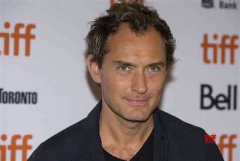 jude law wasn t nervous while playing dumbledore social news xyz