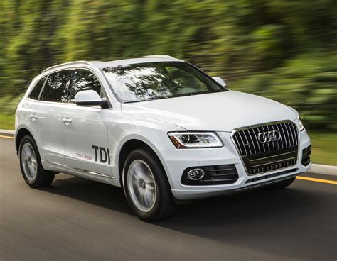 The audi q5 uses a similar chassis to the audi a4 sedan which makes it just the right size for a crossover suv. 2014 Audi Q5 - Overview - CarGurus