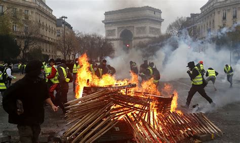 Worst Riot In A Decade Engulfs Paris Macron Vows Action World Dawncom