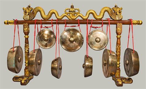 Alat musik foy pay adalah alat musik yang terbuat dari bambu, sekilas mirip dengan dengan foy nusa tenggara timur ternyata memiliki berbagai jenis gong yang berasal dari daerah yang secara lengkap alat musik ini mewakili bagian dari gong asli (perunggu). alat musik tradisional beserta penjelasannya dan gambarnya - panduan mudah internet