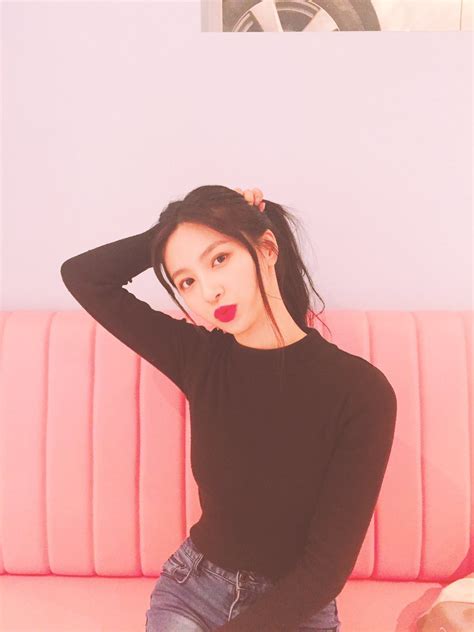 Heo Jiwon From Cherry Bullet Jiwon Cherry Bullet Photo 42636988 Fanpop