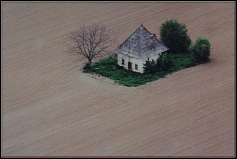 Haus Im Feld Foto And Bild Landschaft Äcker Felder And Wiesen Feld