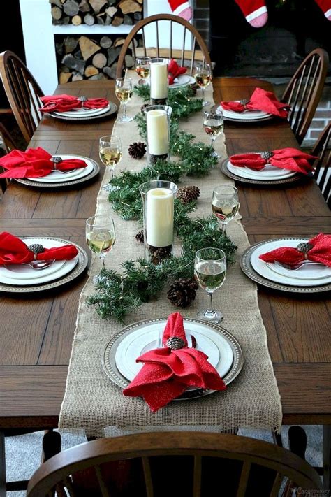 36 Beautiful Christmas Table Centerpieces For Your Dining Room Hmdcrtn