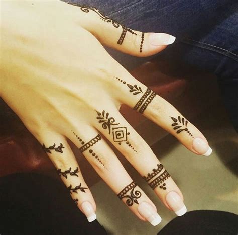 Pin By Krystal Sumler On Henna In 2020 Henna Tattoo Hand Henna