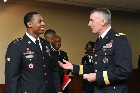 Seven Army Generals Talk Leadership With Rotc Cadets Article The
