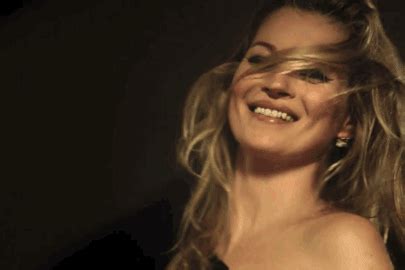 Gif Guide Sexy Dance Lessons From Kate Moss