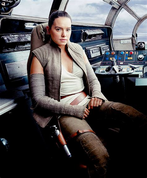 Daisy Ridley As Rey In Star Wars The Last Jedi Star Wars Pinterest Daisy Ridley Star And