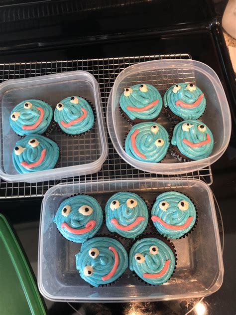These Dq Slime Themed Cupcakes I Made To Take To Work Im No Cake
