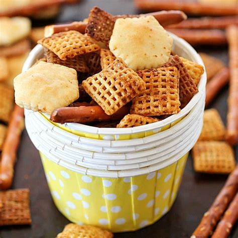 Whether you're feeling blah about your usual breakfast, or need to upgrade your afternoon snack, try out one of these healthy smoothie recipes. Homemade Snack Mix Recipe - Yummy Healthy Easy
