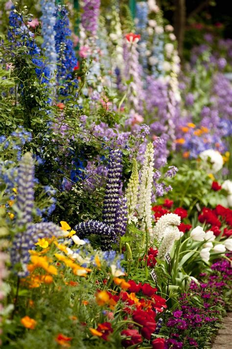 41 Pretty Floral Garden Decor Ideas Zyhomy