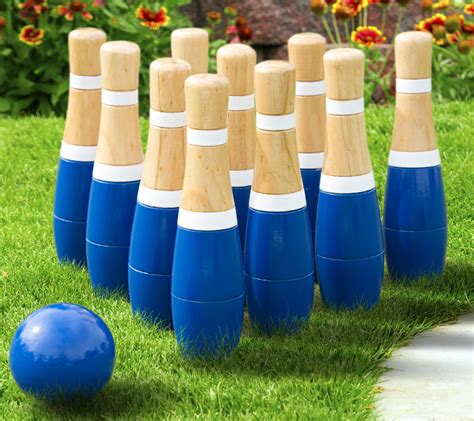 Hey Play 8 Wooden Lawn Bowling Set