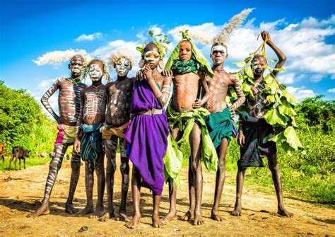 世界一、鮮やかに着飾る裸族「スリ族」を撮り下ろした写真集suri Collectionが登場 Tabipponet