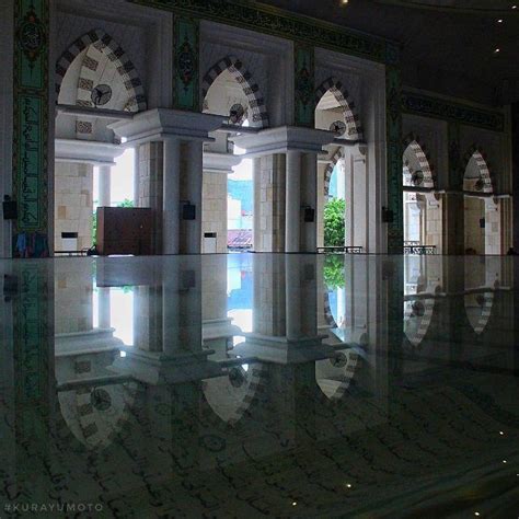 Foto Mengintip Megahnya Masjid Raya Makassar