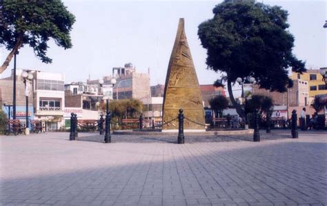 Fileplaza De Armas De Huaral Wikimedia Commons