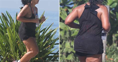 É nesse caldo de cult… Ex-BBB Priscila Pires exibe celulite ao correr em praia do RJ