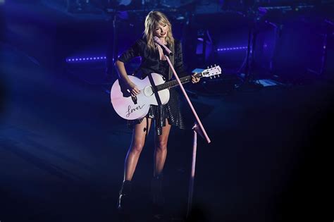 “taylor Swift City Of Lover Concert From Paris How To Watch