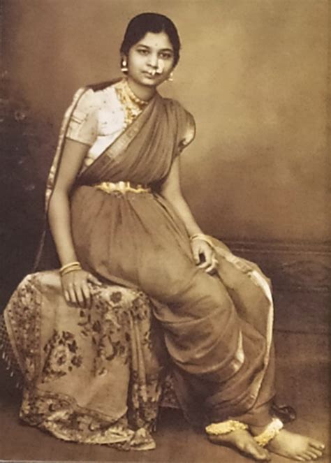 Marathi Brahmin Elegance In 2020 Vintage India Vintage Photos Women