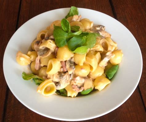 Pasta met spekjes -champignonsaus Budgetchef