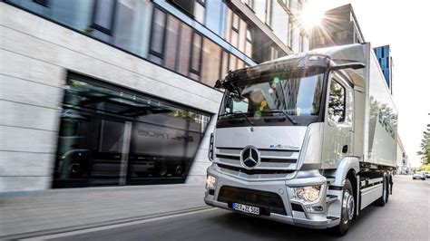 Daimler AG vor Aufspaltung Datum für Truck Börsengang steht