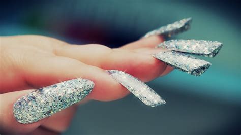 Edge Glitter Acrylic Nails - Step by Step Tutorial - YouTube Mix bright blue and white for your long nails.
