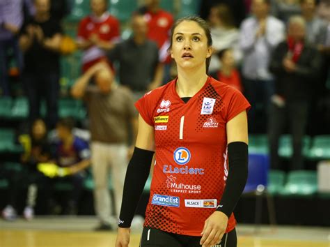 Volley Ball Asptt Mulhouse Héléna Cazaute Prolonge