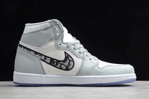 On december 3, luxury brand dior debuted the first piece of its new collaboration with nike's air jordan, women's wear daily reported. 2020 Dior x Air Jordan 1 High OG AJ1 Grey White Black ...