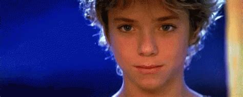 Jeremy Sumpter Peter Pan Gif Jeremy Sumpter Peter Pan Smile Discover And Share Gifs