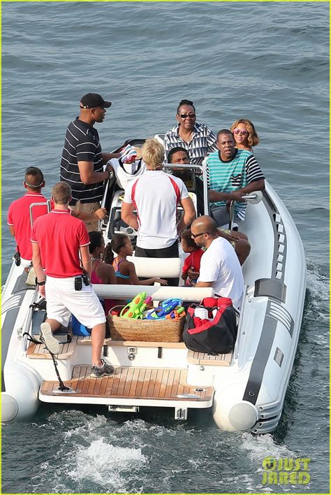 Photo Bikini Clad Beyonce Jay Z Vacation With Their Families 26