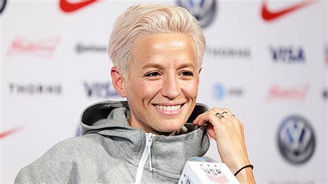 Who Is Megan Rapinoe 5 Things On Soccer Player In Womens World Cup Hollywood Life