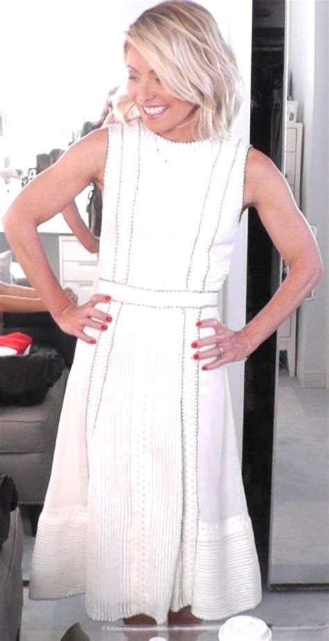 Kelly Ripa In A Alice Olivia White Summer Dress From Neimanmarcus