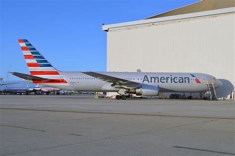 Video And Photo New American Airlines Livery On A Boeing 767
