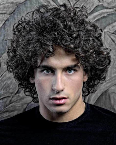 The Best Curly Hairstyles For Men Improb Lockige Frisuren Lockige Haare Schneiden