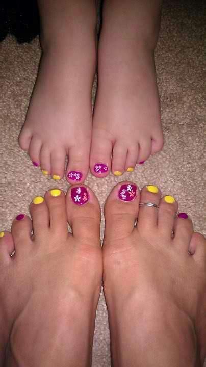 Mommydaughter Matching Toes Mommy Daughter Daughter Mommies