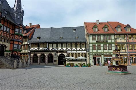 Travel charme gothisches haus hotel wernigerode. Wernigerode, Blick über den Markt mit Wohltäterbrunnen und ...