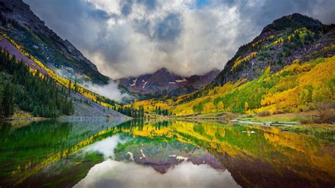 Maroon Lake And The Maroon Bells Peaks Colorado © Inge Johnssonalamy