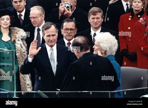 Us Supreme Court Chief Justice William Rehnquist Administers The Oath