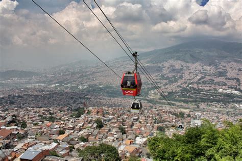 Conoce la policía metropolitana del valle de aburrá, encargada de velar por la seguridad y convivencia en la ciudad de medellín. Crónicas de Medellín 4: un recorrido en el metrocable ...