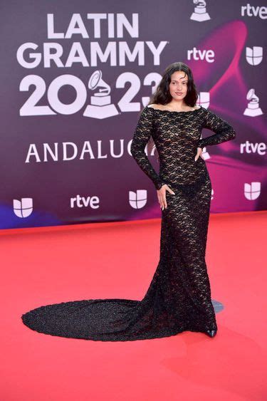 look de rosalía en la alfombra roja de premios latín grammy 2023 grupo milenio