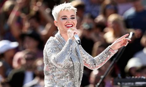 Katy Perry Becomes First To Hit 100 Million Twitter Followers