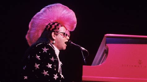 Elton John Un Look Flamboyant Et Extravagant épisode 1620 Rtbfbe
