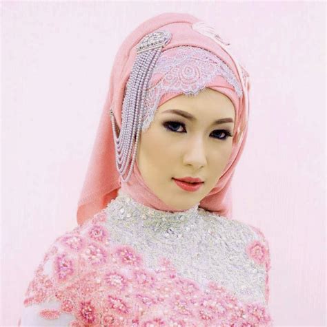 Look through examples of hairstyle translation in what makes orientation in indonesia (for some universities and schools) distinctive to other countries. Beautiful Indonesian Bridal Makeup Tips New Photos 2014 ...