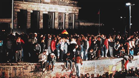 The Day The Berlin Wall Came Down Dw 11092020