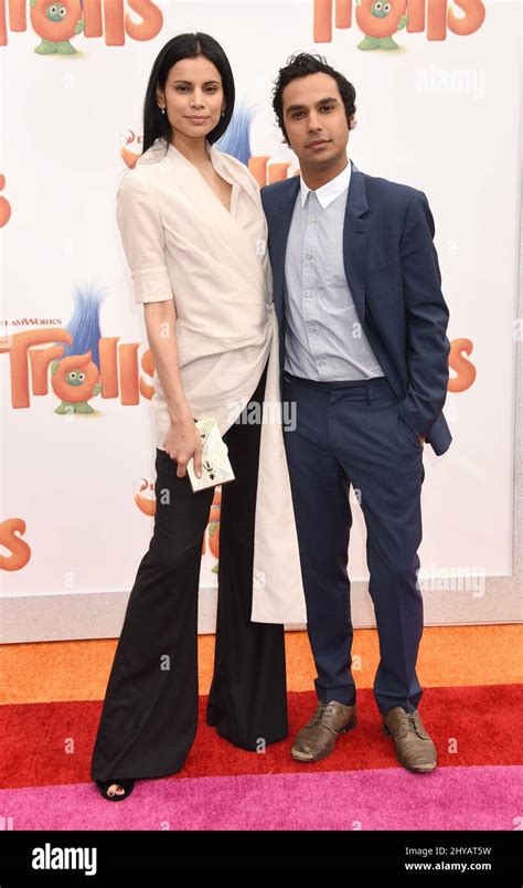 Kunal Nayyar Und Neha Kapur Bei Der Premiere Von Trolls In Los Angeles Stockfotografie Alamy