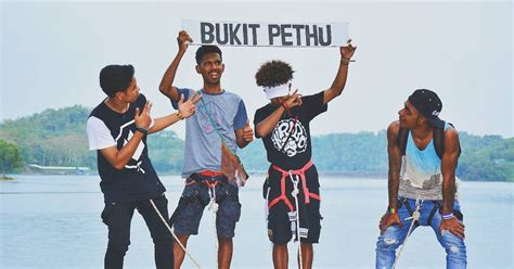 Pelita desa yang berdiri pada akhir 2005 ini ternyata memiliki sejarah yang sangat panjang dan berliku. Lokasi Dan Harga Tiket Masuk Spot Foto Bukit Pethu Kulon Progo - Wisatainfo